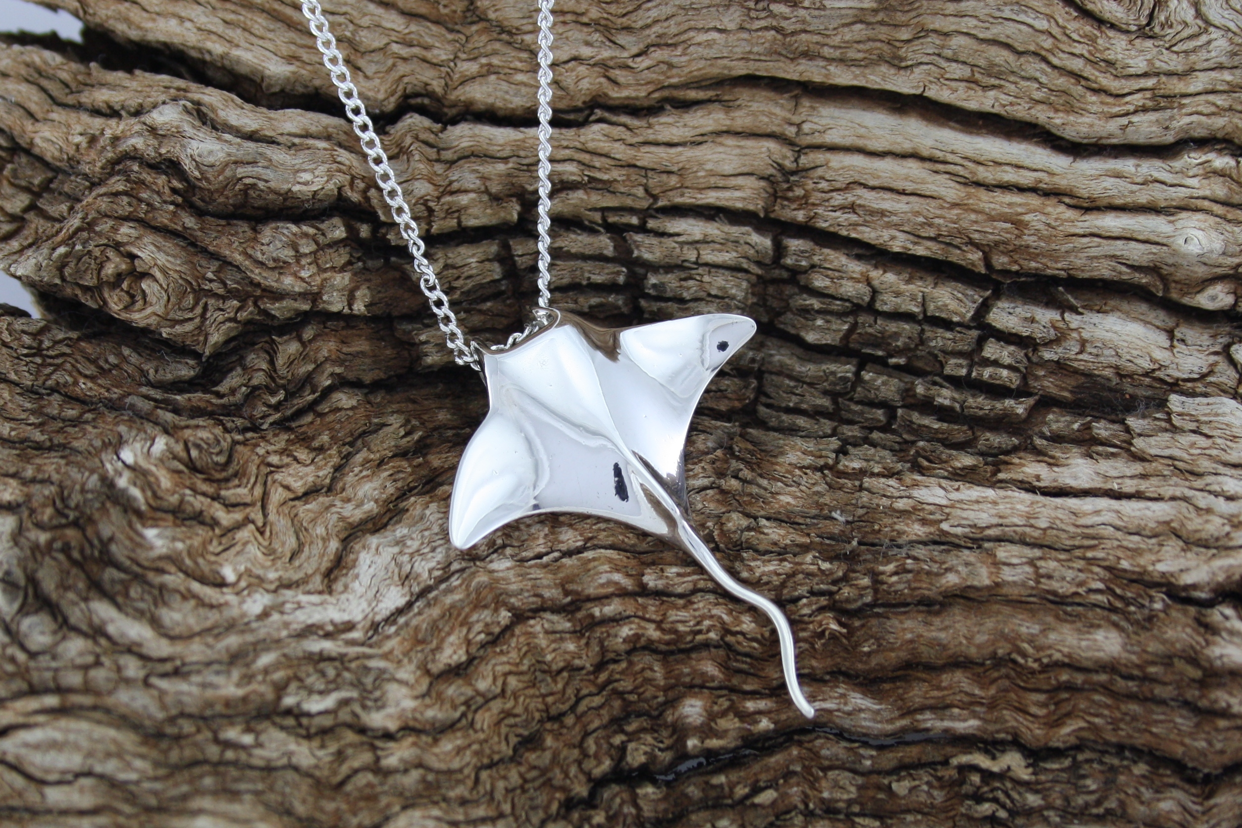 Manta ray pendant deals