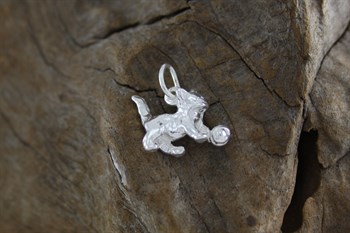 Stg Sil Cat & ball charm