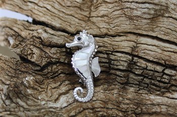 seahorse brooch
