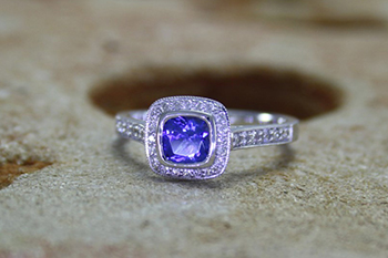 Tanzanite & Diamond ring