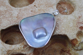 Mabe Pendant