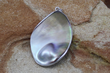 Mabe Pendant