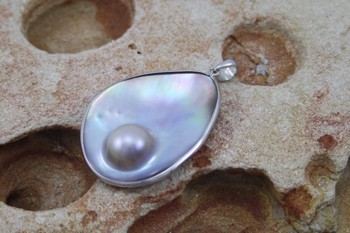 Mabe Pendant