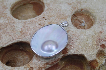 Mabe Pendant