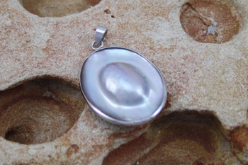 Mabe Pendant