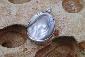 Mabe Pendant