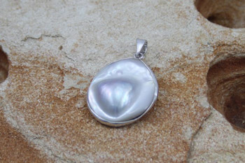 Mabe Pendant