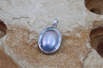 Mabe Pendant