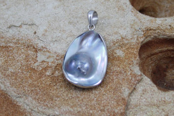 Mabe Pendant