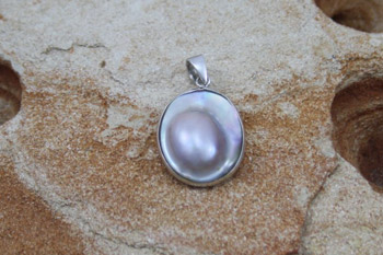 Mabe Pendant