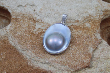Mabe Pendant