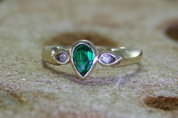  Emerald & Diamond  Ring