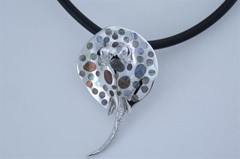  Medium Spotted Ray Pendant